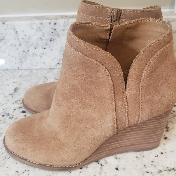Lucky Brand Suede Wedge Ankle Boots in size 6M - Picture 1 of 8